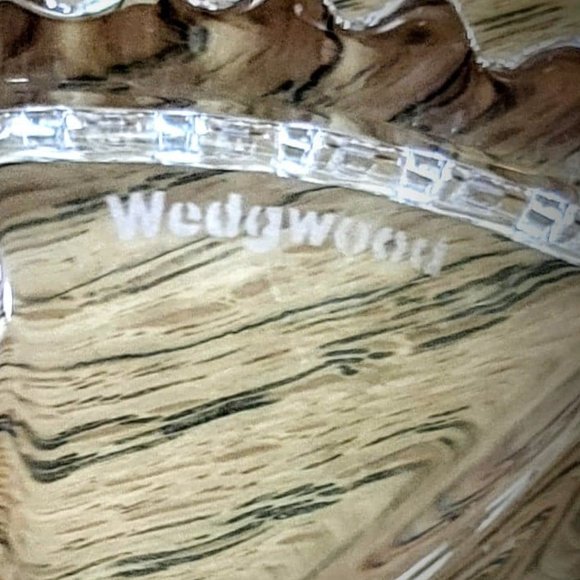 Wedgewood Faceted/Etched Lead Glass Heart Trinket Dish - Picture 5 of 5